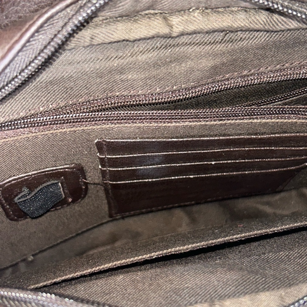 Pre loved chocolate brown Leather crossbody Bag - Picture 12 of 17